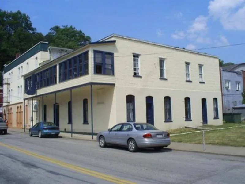Elk Hostel - Image 1