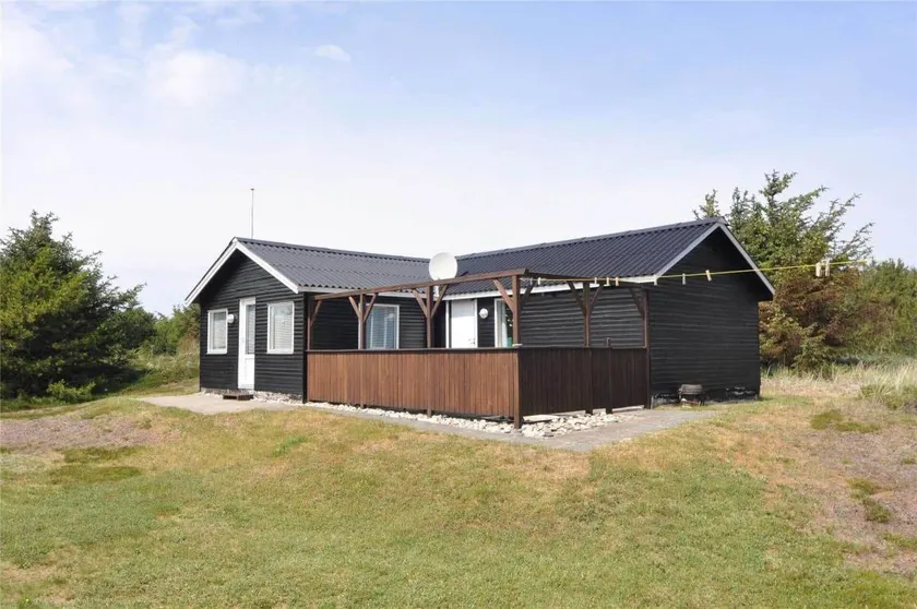 Holiday home with terrace, garden & BBQ - Image 1