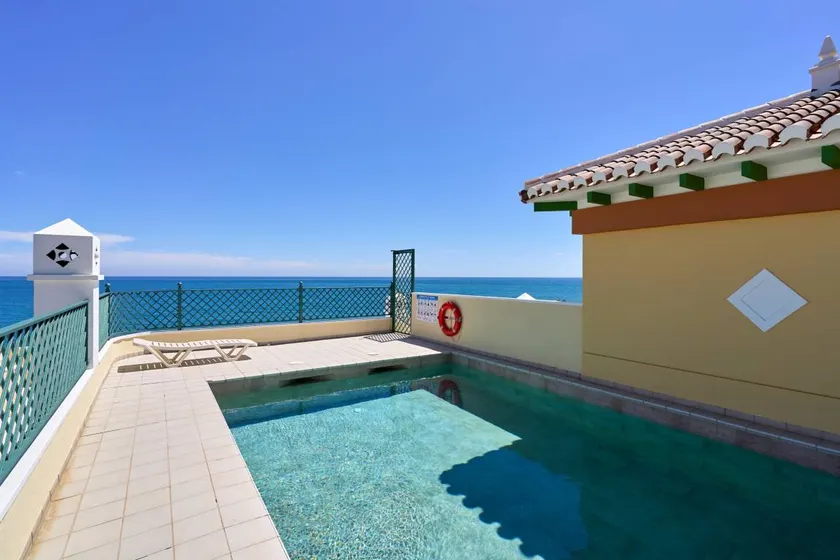 Flat with pool & terrace | Beach view - Image 1