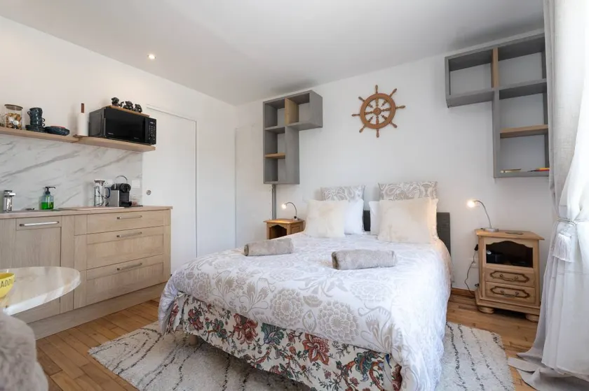 Bed and breakfast with terrace - Image 1