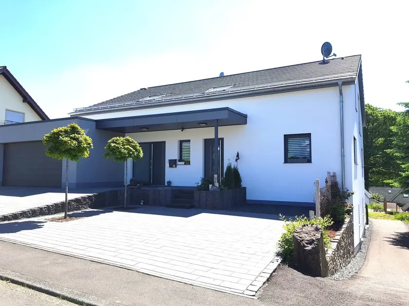 Fully equipped pleasant holiday apartment with terrace - Image 1