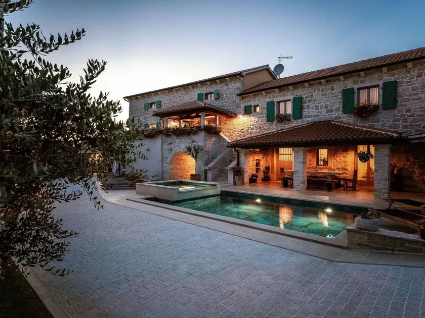 Beautiful stone villa with private pool and fenced yard - pets are welcome - Image 1