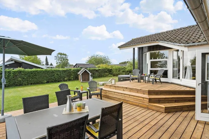 House with terrace & barbecue - Image 1