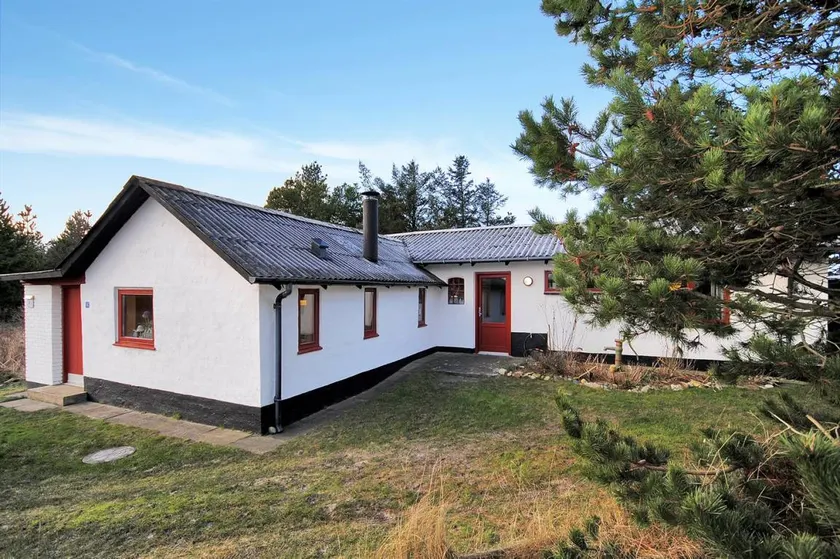Holiday home with terrace - Image 1