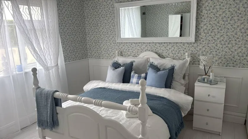 Maravillosa habitación en casa de familia apropiada para familias con jardín - Image 1