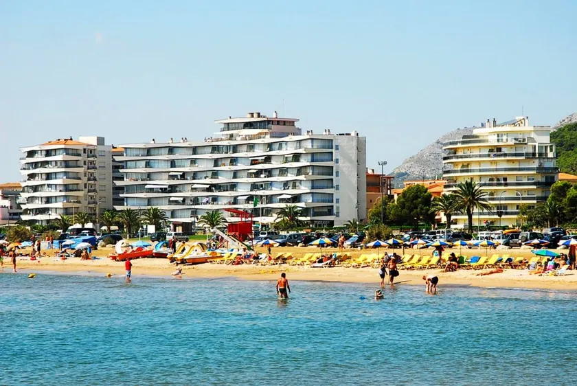 Voll ausgestattetes charmantes Apartment mit Terrasse | Neben dem Strand - Image 1