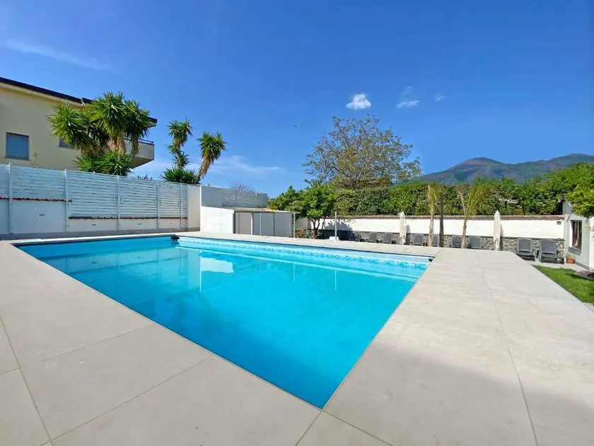 Voll ausgestattete Wohnung mit Garten, Terrasse und Pool - Image 1