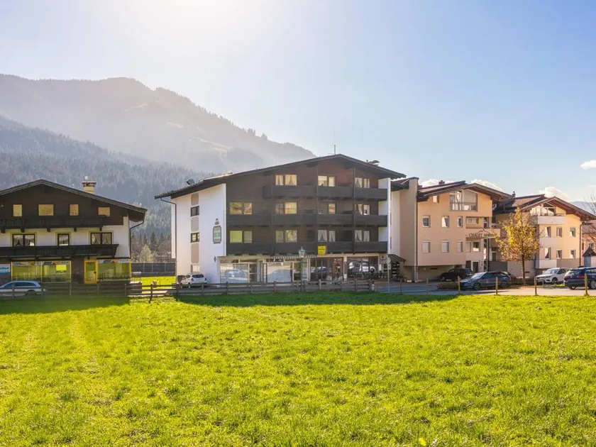 Apartment in the centre, 100m to the ski bus - Image 1