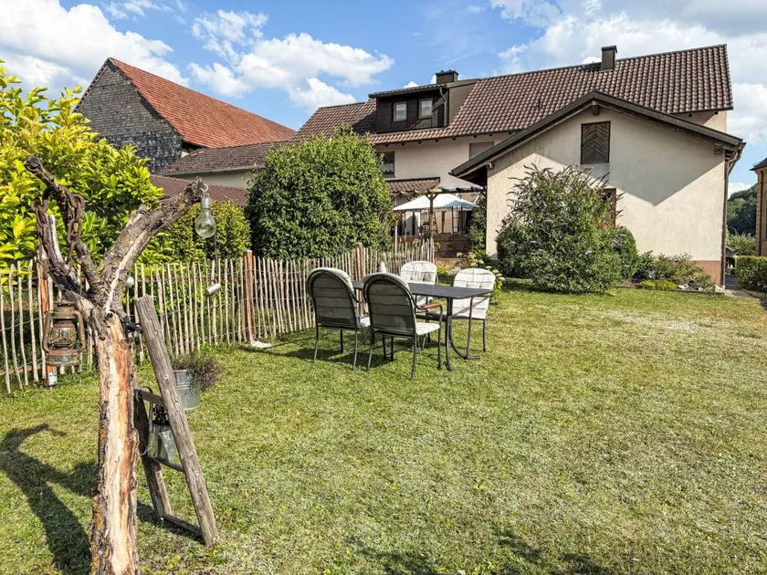 House with terrace & garden - Image 1
