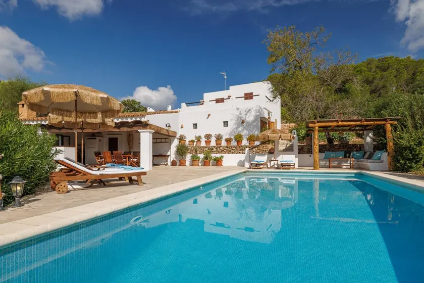 Fully equipped beautiful house with terrace, garden & private pool - Image 1