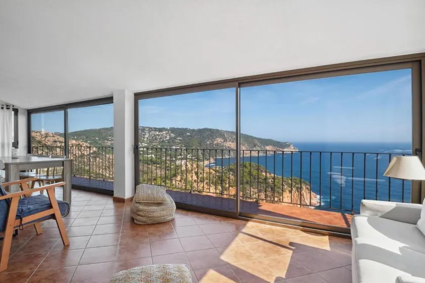 Fully equipped nice holiday home with fast internet, garden & terrace | Sea view | Perfect for remote work - Image 1