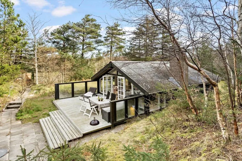 Holiday home with sauna, garden & BBQ - Image 1