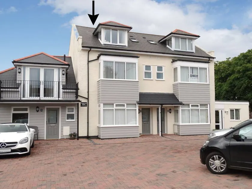Cottage with BBQ & garden | Beach view - Image 1