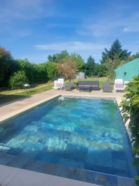Villa avec piscine, jardin et jacuzzi | Vue jardin - Image 1