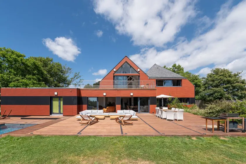 Bed and breakfast with garden & pool - Image 1