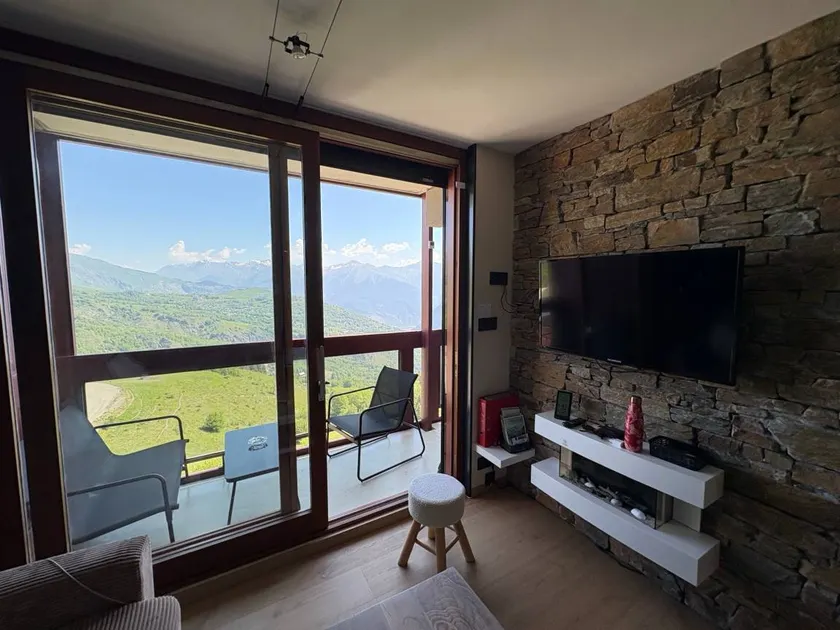 Flat | Mountain view - Image 1