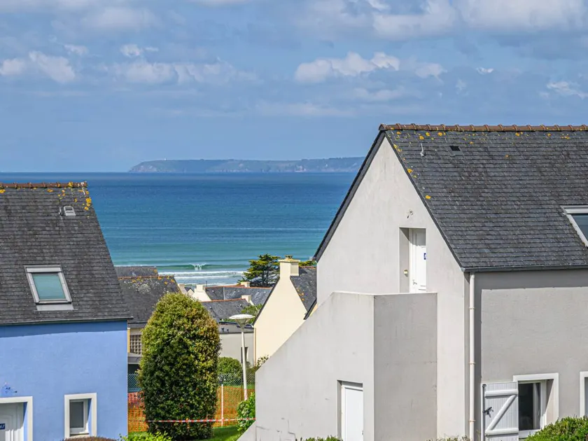 Holiday apartment with pool - Image 1