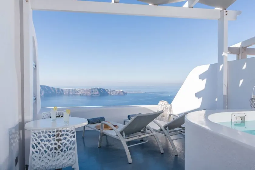 Lyris Suite, Wonderful Sea Views, Heated Outdoor Jacuzzi, Imerovigli - Image 1