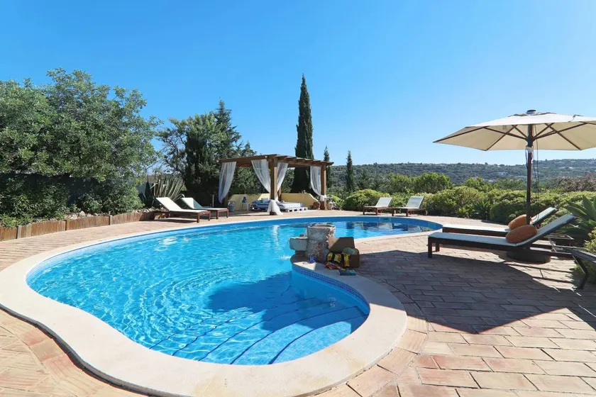 Maison de campagne entièrement équipée avec jardin, piscine privée et internet haut débit | Vue jardin | Avec animaux autorisés - Image 1