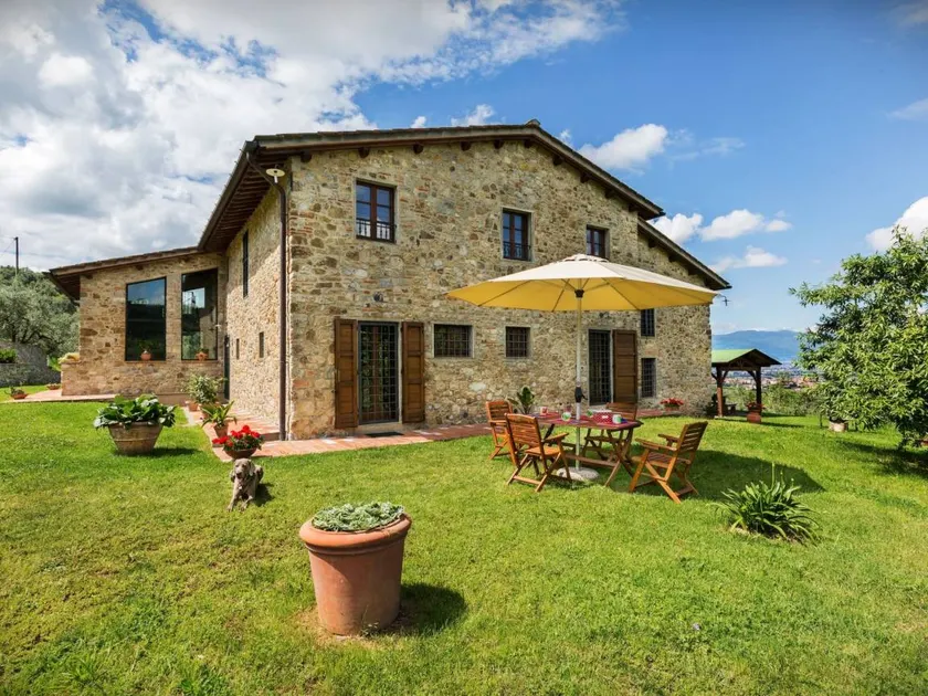Flat with garden, barbecue & pool - Image 1