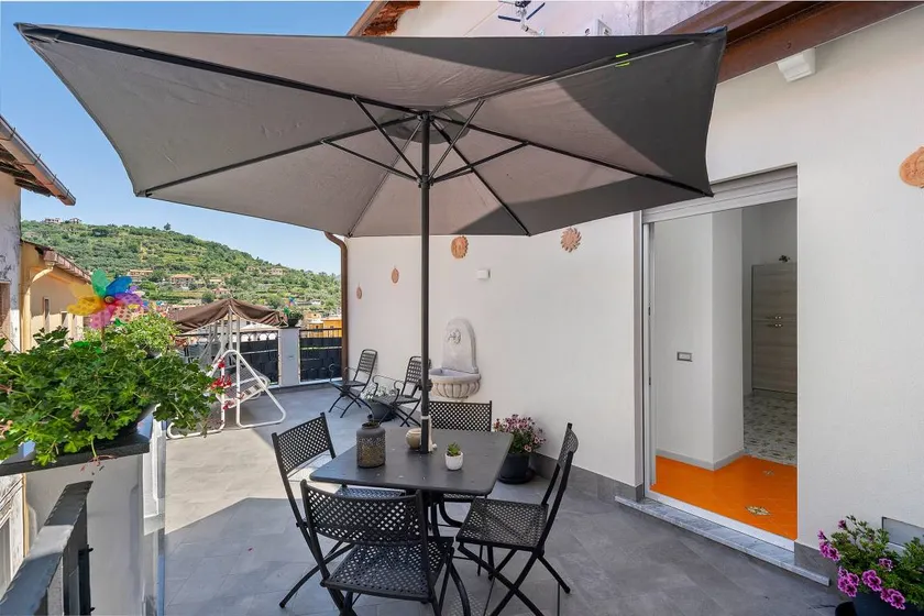 Appartamento totalmente attrezzato con terrazza | Vista sulla montagna - Image 1