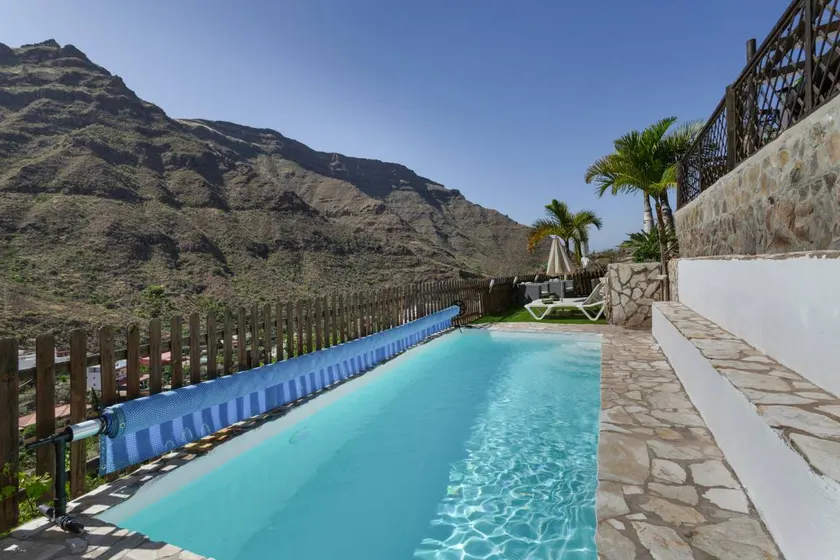 Vacation Home 'Arguineguín Retreat' with Mountain View, Wi-Fi and Air Conditioning - Image 1