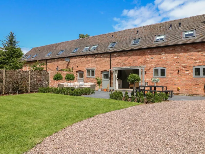 Cottage with garden - Image 1