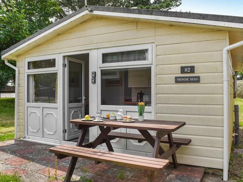 Cottage with garden | River view - Image 1