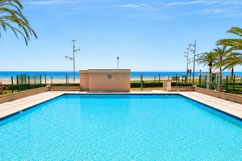 Apartamento P7 con piscina comunitaria, playa a 100m - Image 1