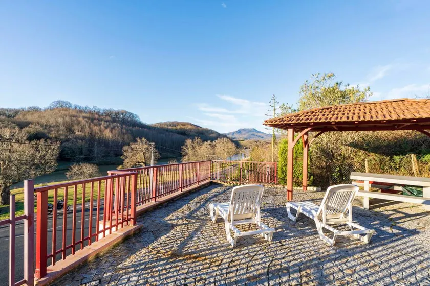 Merveilleuse maison entièrement équipée avec terrasse, jardin et barbecue | Vue plage | À côté de la plage - Image 1