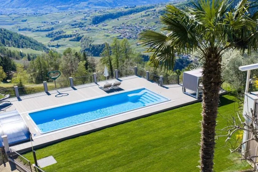 Holiday home with garden - Image 1