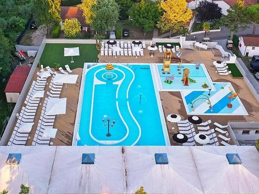Mobil home avec piscine et terrasse | Proche de la plage | Avec animaux acceptés - Image 1