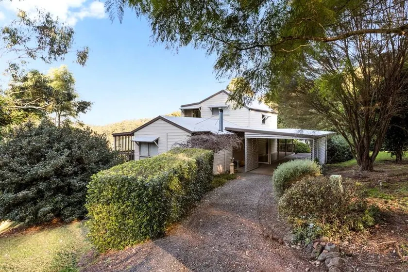 Cosy Swedish-Style Mountain Chalet with Valley Views near Ravensbourne National Park, Queensland - Image 1