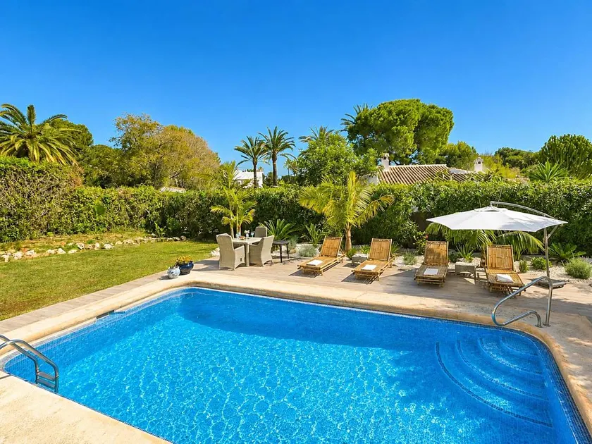 Family-oriented charming holiday home with garden, pool & BBQ - Image 1