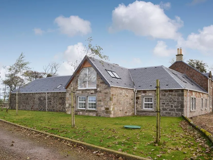 Cottage with garden - Image 1