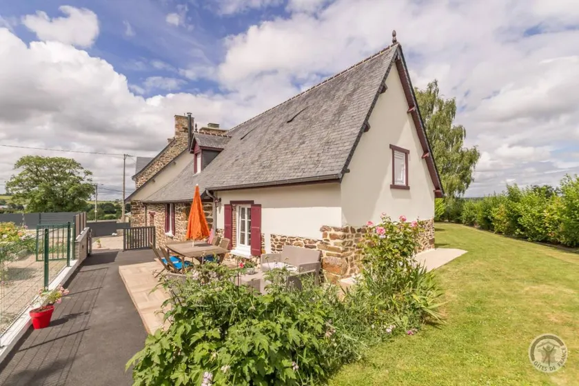Gite with barbeque, terrace & garden - Image 1