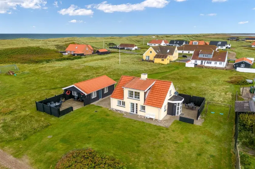 House with terrace & barbecue - Image 1
