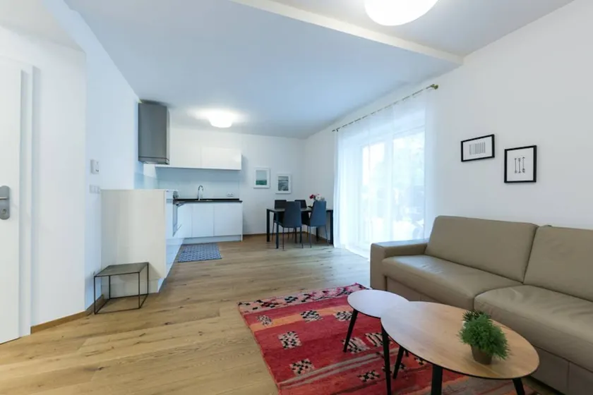 Flat | Next to Murinsel - Image 1