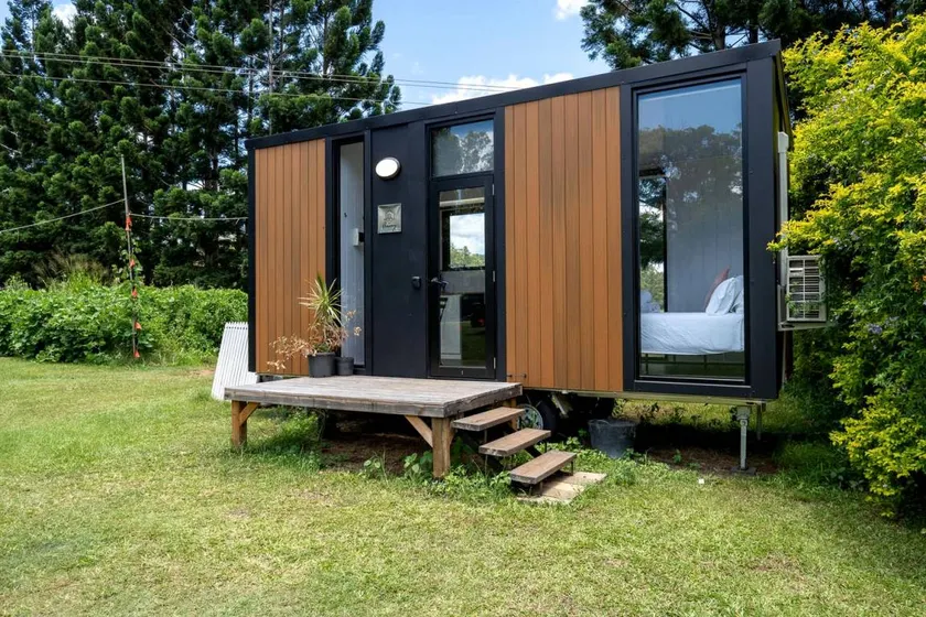 Amazing Tiny House with Fire Pit in Greens Creek, Queensland - Image 1
