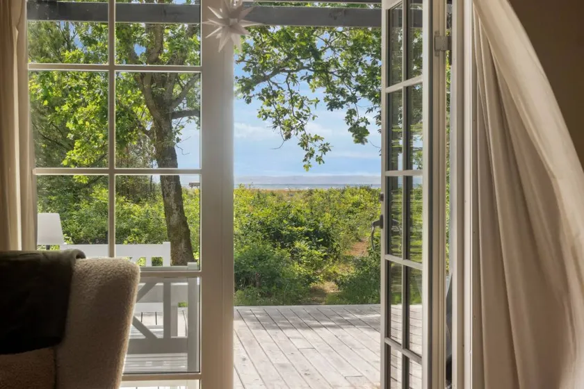 Magnífica casa apropiada para familias con jardín y barbacoa | Vistas al agua - Image 1