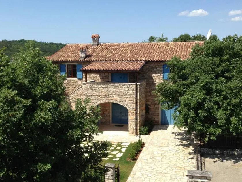 Espaciosa casa vacacional totalmente equipada con terraza, piscina privada y jardín | Vistas a la naturaleza - Image 1