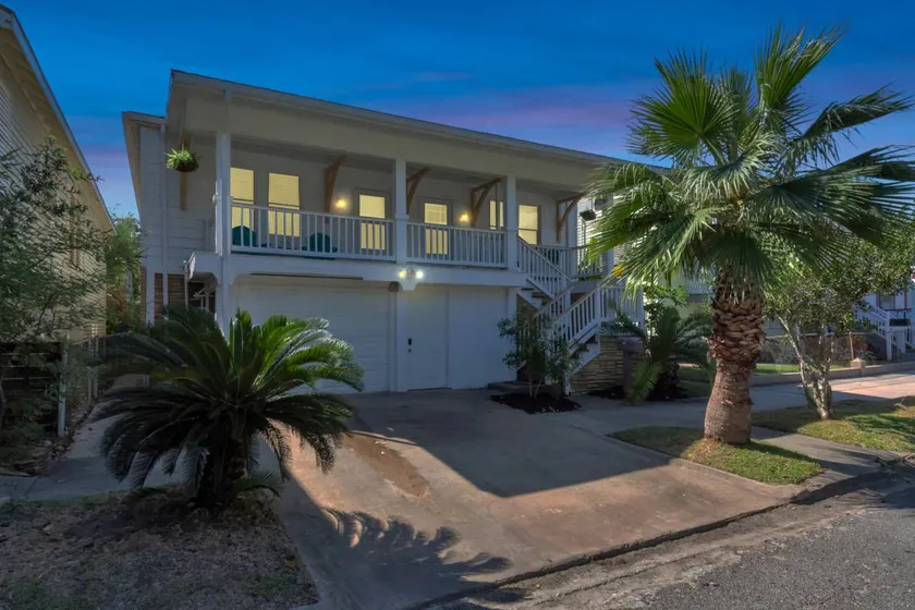 Galveston Studio Sleeps 7 Minutes To Beach - Image 1