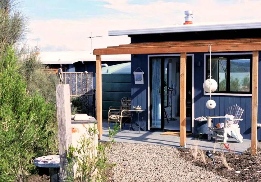 Romantic Cabin Getaway with Waterfront Views near Hobart, Tasmania - Image 1