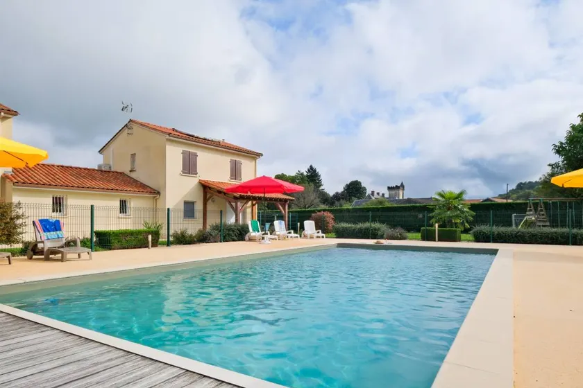 Le Perchoir – Air-Conditioned House with Shared Pool in Savignac-les-Églises - Image 1