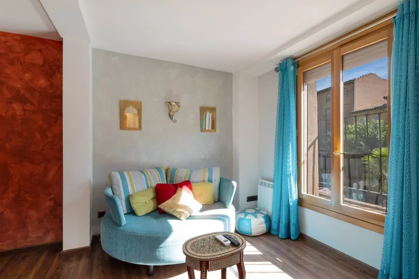 Aparthotel | City view - Image 1