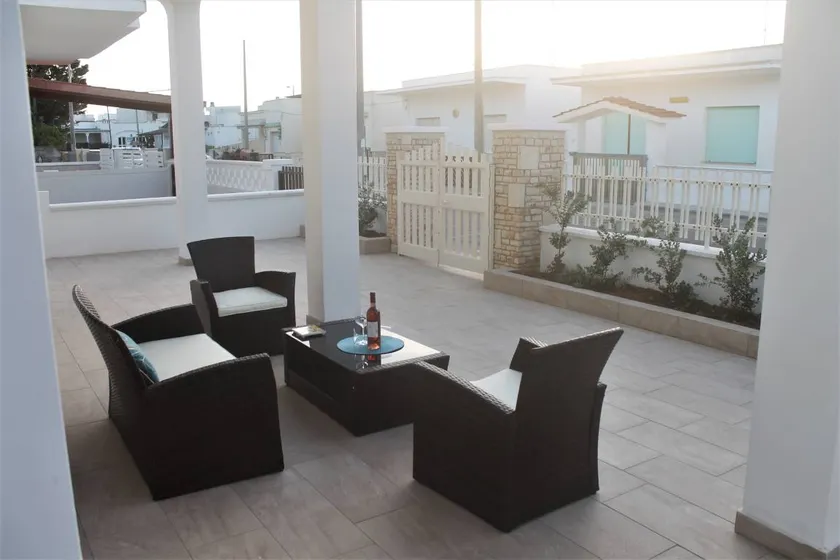 House with garden | Garden view - Image 1
