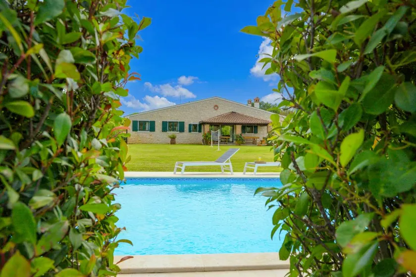 Beautiful villa with barbeque, terrace & pool | Pets are welcome - Image 1
