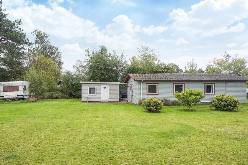 Holiday home with terrace - Image 1