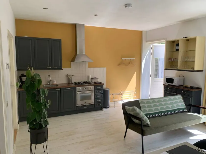Apartment with terrace & garden - Image 1