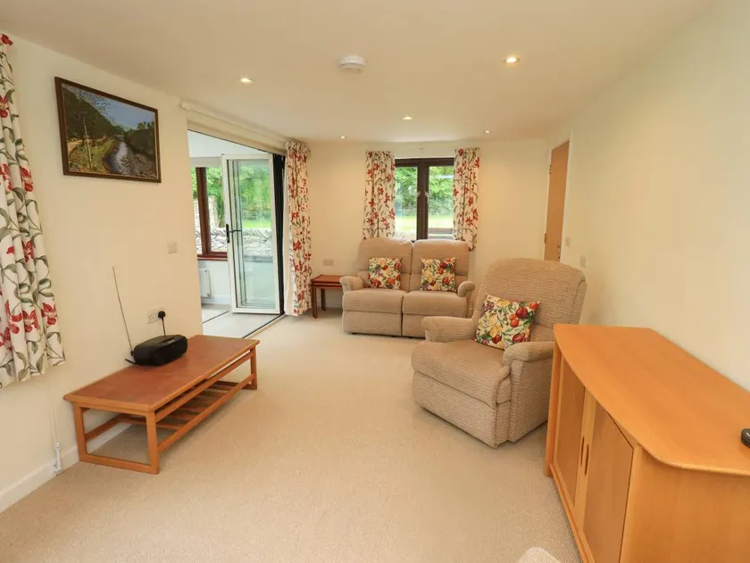 Cottage with garden - Image 1